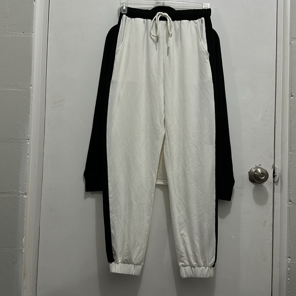 Sweatsuit - Picture 3 of 4